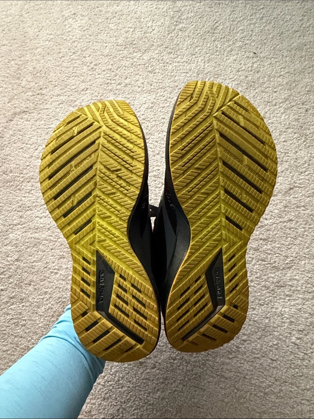 Women’s Brooks Levitate 4 in Black/Neon